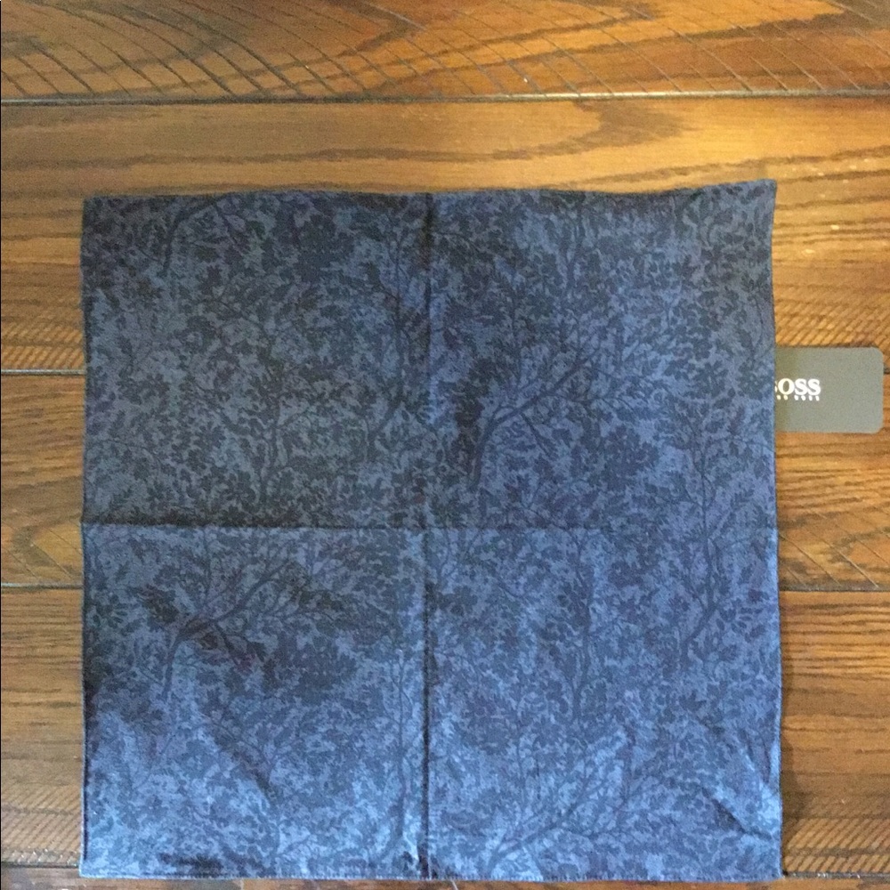 NWT Hugo Boss Men’s Pocket Handkerchief - Picture 2 of 8